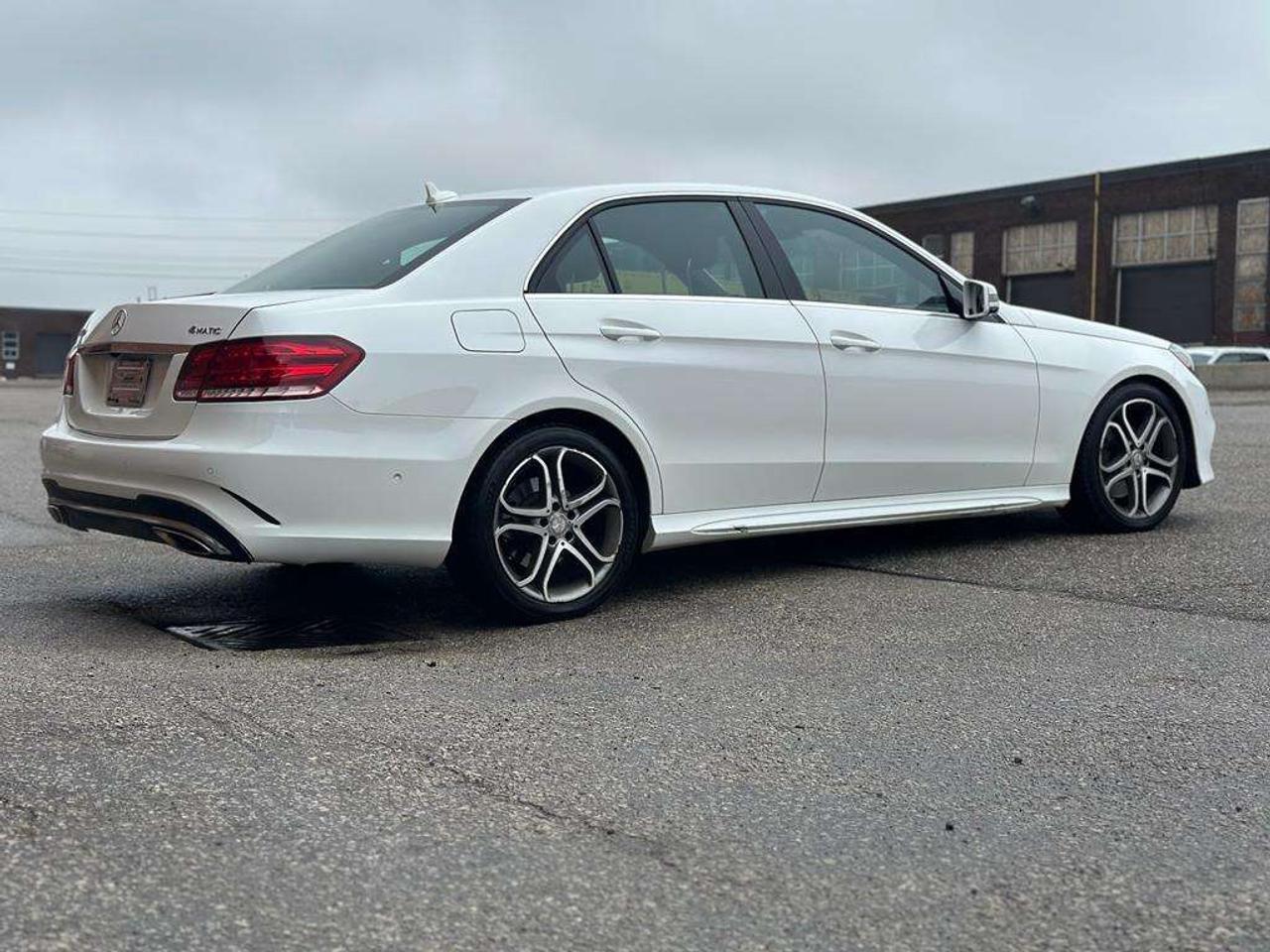 2014 Mercedes-Benz E-Class E300, NAV, LEATHER INTERIOR, ALLOYS Photo
