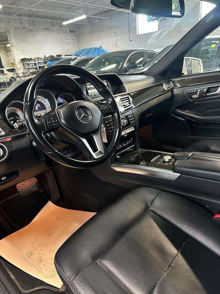 2014 Mercedes-Benz E-Class E300, NAV, LEATHER INTERIOR, ALLOYS Photo