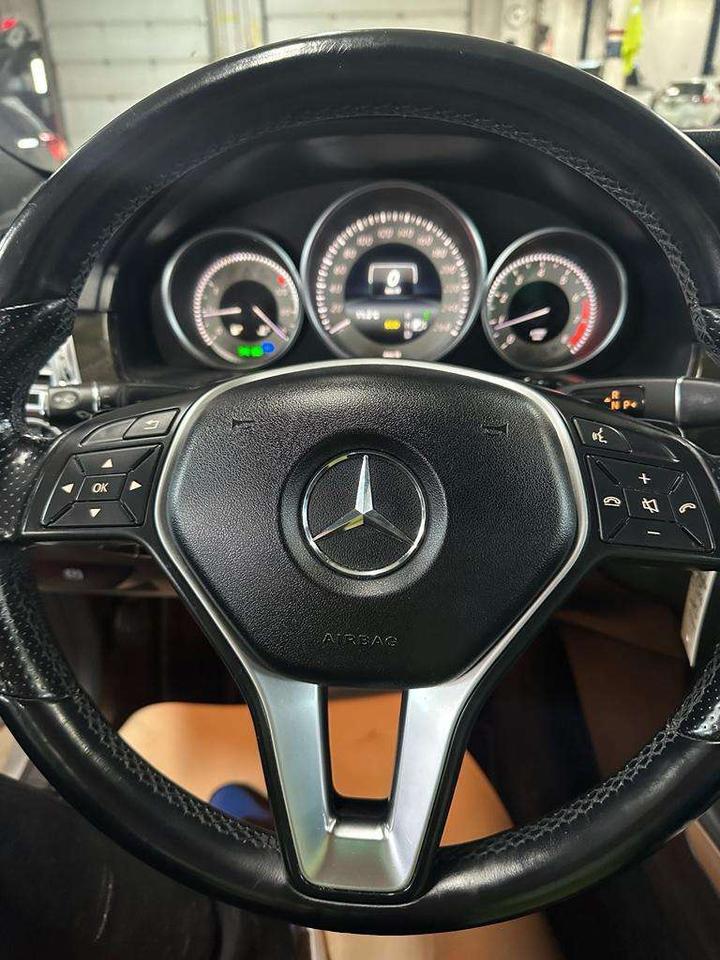 2014 Mercedes-Benz E-Class E300, NAV, LEATHER INTERIOR, ALLOYS Photo