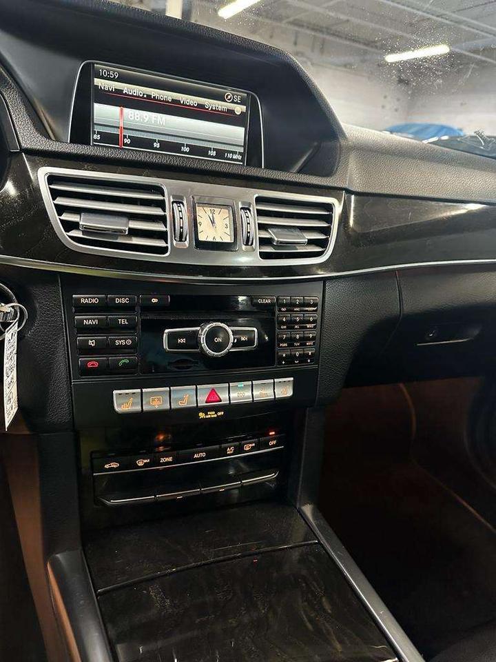 2014 Mercedes-Benz E-Class E300, NAV, LEATHER INTERIOR, ALLOYS Photo