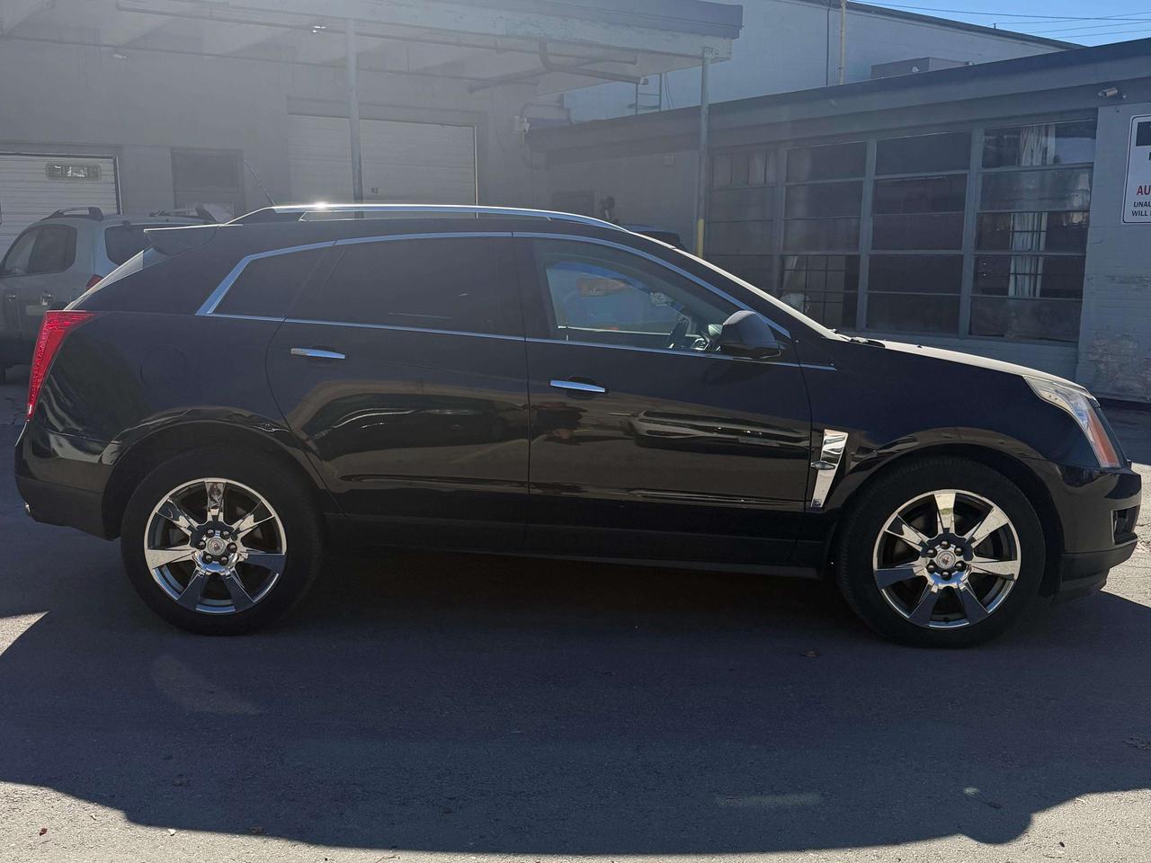 2010 Cadillac SRX Premium Photo