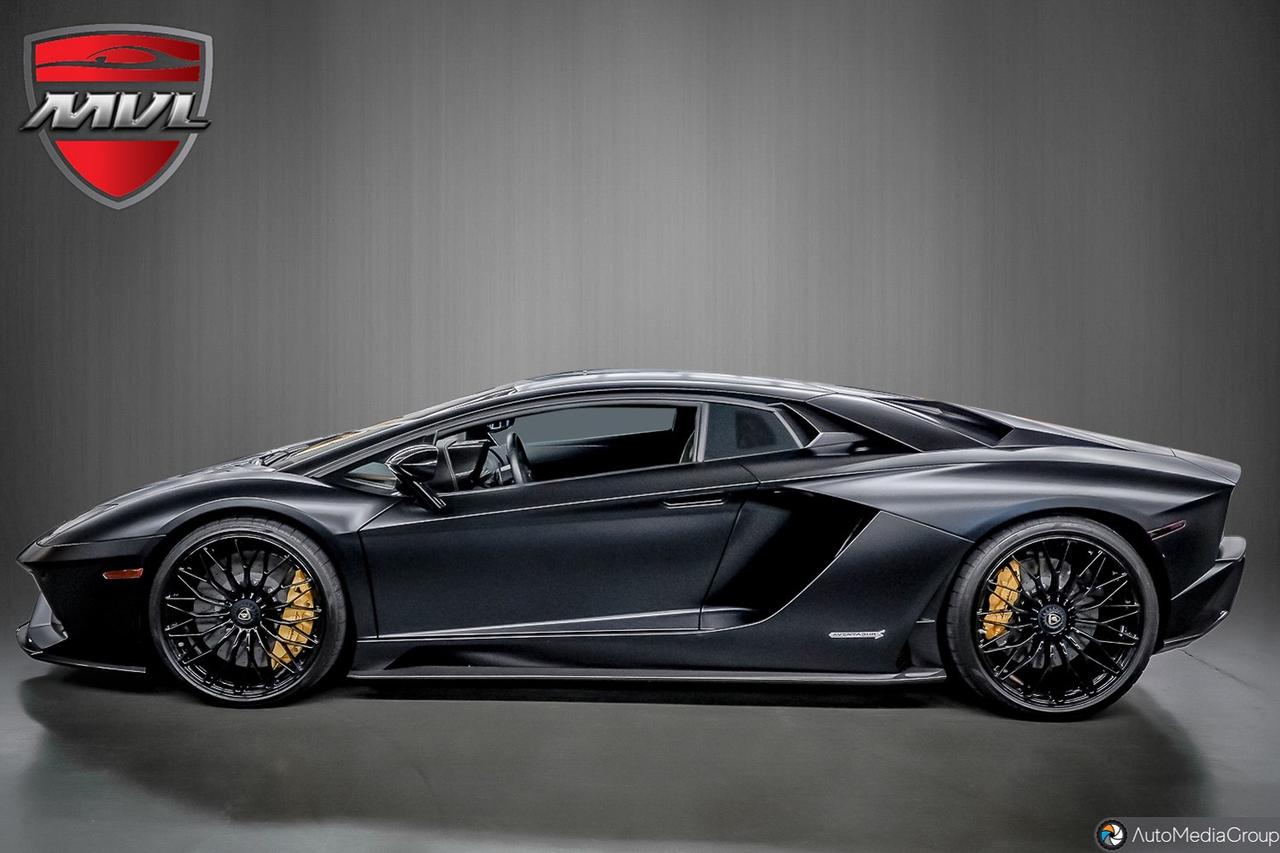 2020 Lamborghini Aventador  Photo