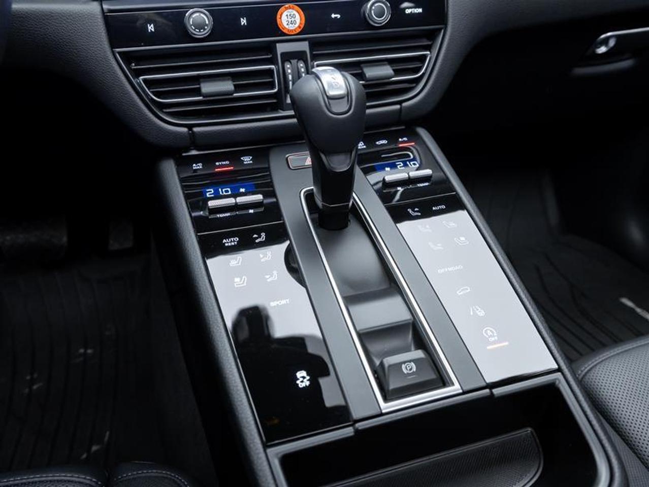 2025 Porsche Macan  Photo