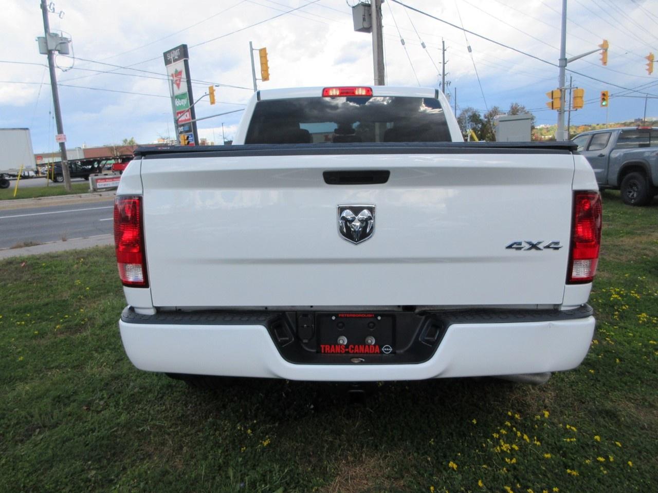 2023 RAM 1500 Classic EXPRESS 4X4 CREW CAB 5'7" BOX Photo