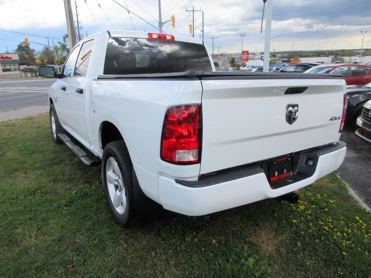 2023 RAM 1500 Classic EXPRESS 4X4 CREW CAB 5'7" BOX Photo