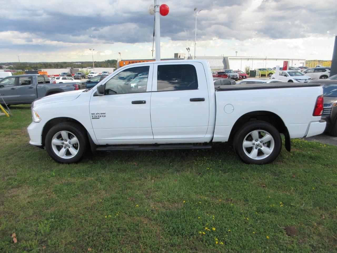 2023 RAM 1500 Classic EXPRESS 4X4 CREW CAB 5'7" BOX Photo1