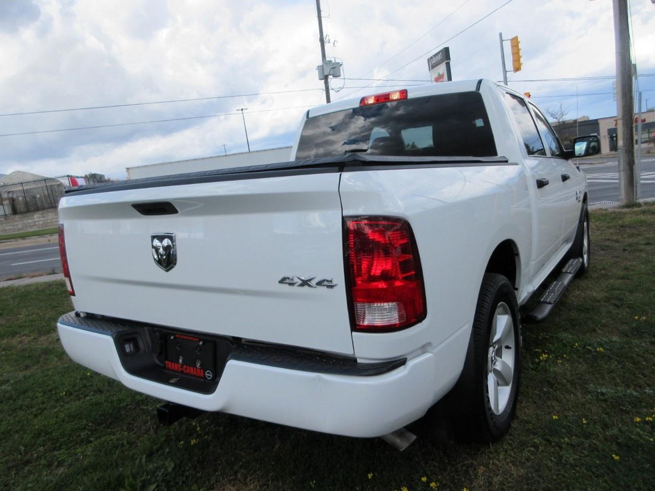 2023 RAM 1500 Classic EXPRESS 4X4 CREW CAB 5'7" BOX Photo