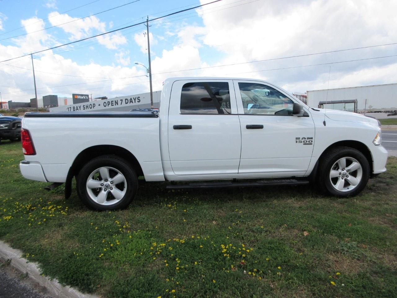 2023 RAM 1500 Classic EXPRESS 4X4 CREW CAB 5'7" BOX Photo