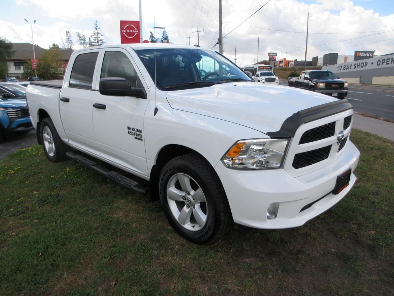 2023 RAM 1500 Classic EXPRESS 4X4 CREW CAB 5'7" BOX Photo