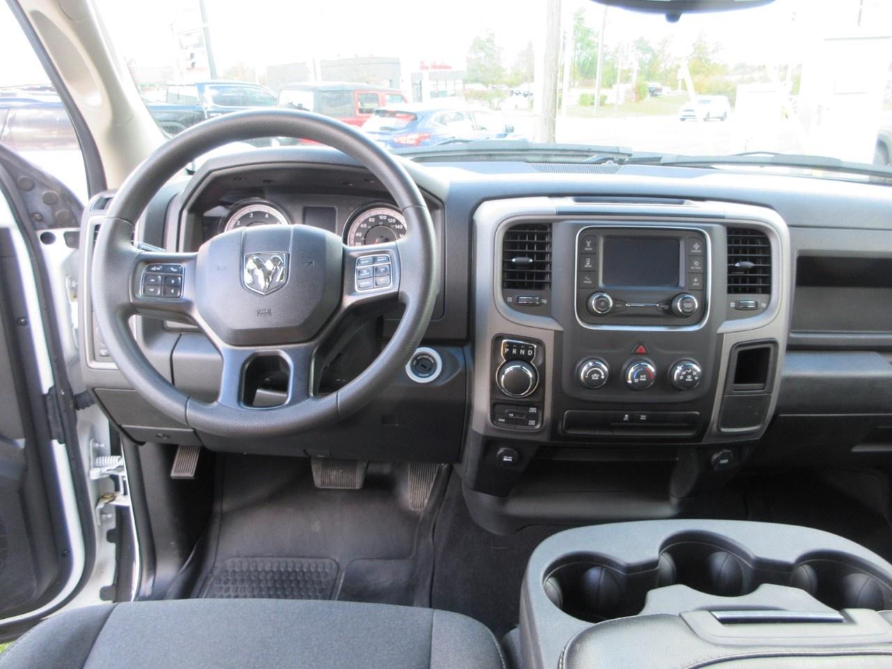 2023 RAM 1500 Classic EXPRESS 4X4 CREW CAB 5'7" BOX Photo