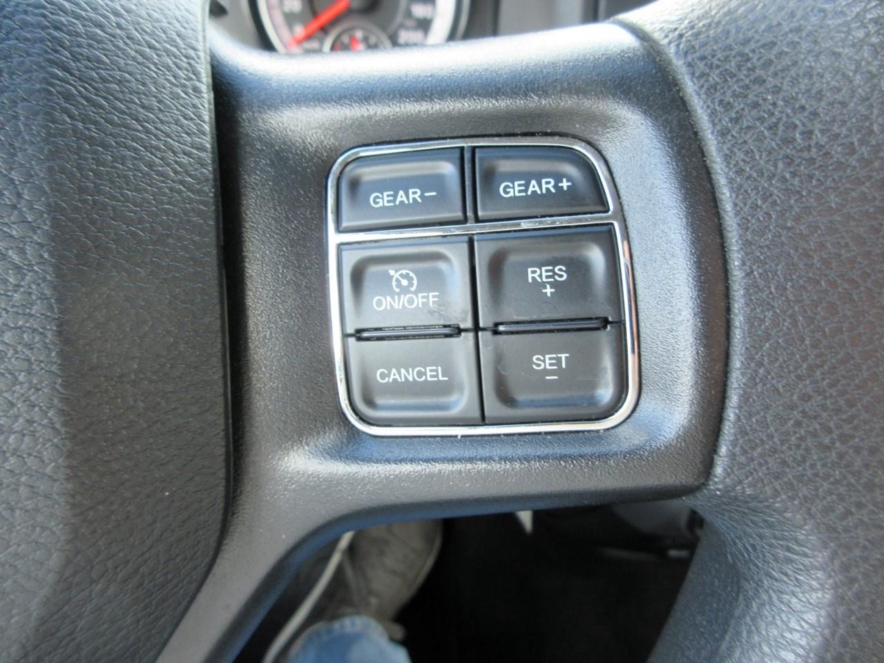 2023 RAM 1500 Classic EXPRESS 4X4 CREW CAB 5'7" BOX Photo