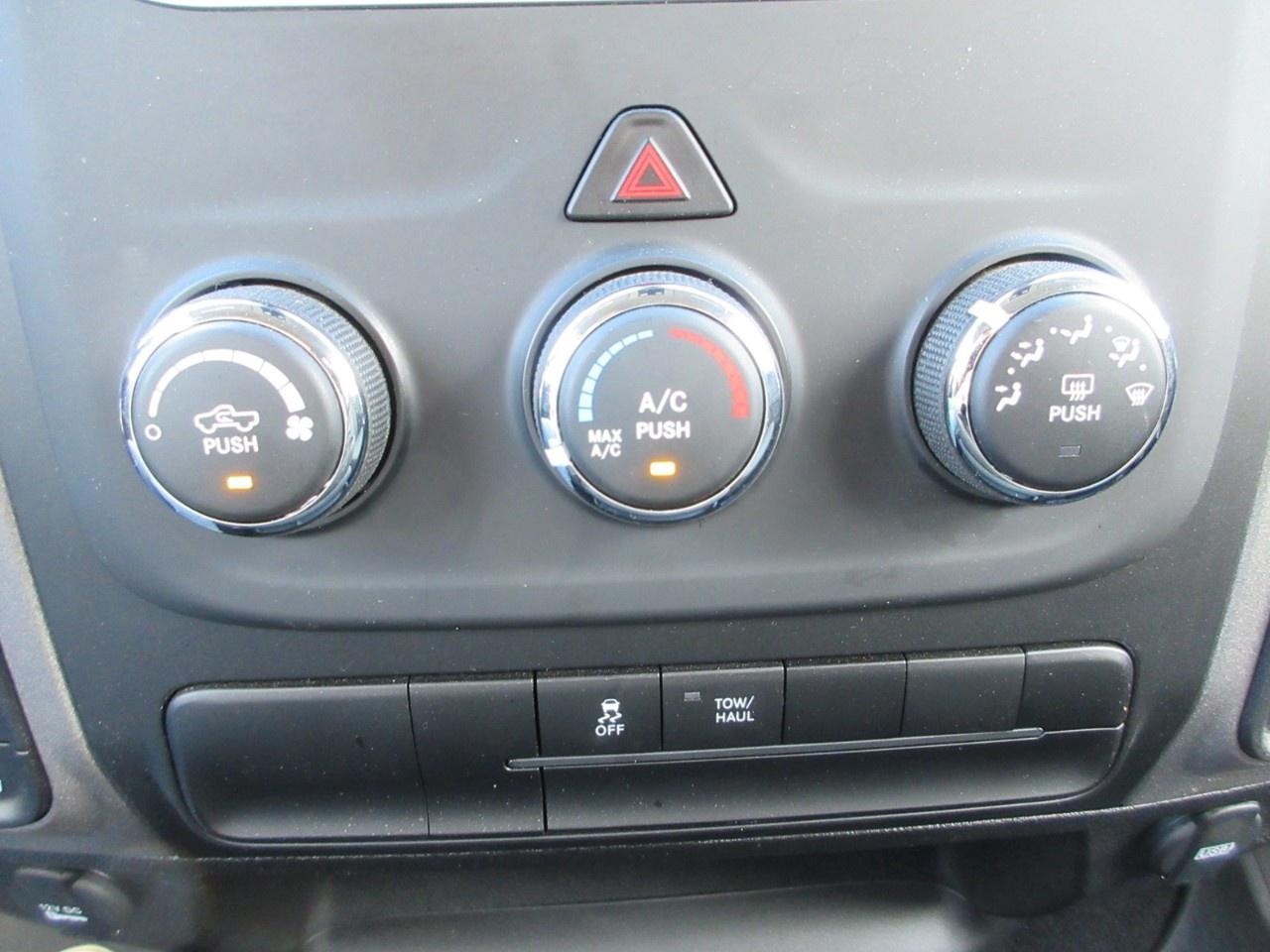 2023 RAM 1500 Classic EXPRESS 4X4 CREW CAB 5'7" BOX Photo