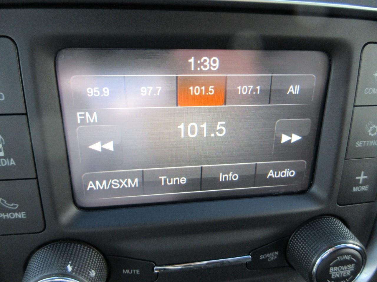 2023 RAM 1500 Classic EXPRESS 4X4 CREW CAB 5'7" BOX Photo