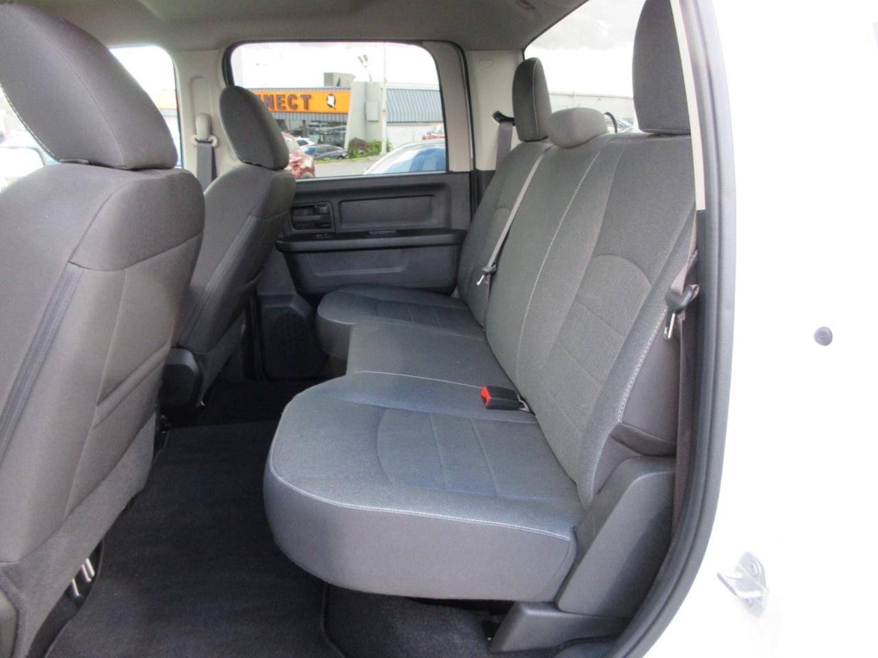 2023 RAM 1500 Classic EXPRESS 4X4 CREW CAB 5'7" BOX Photo