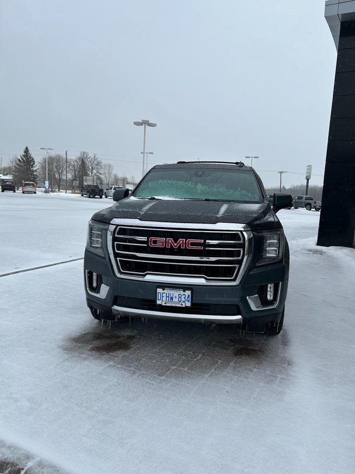 2021 GMC Yukon XL SLT 4X4 Photo2