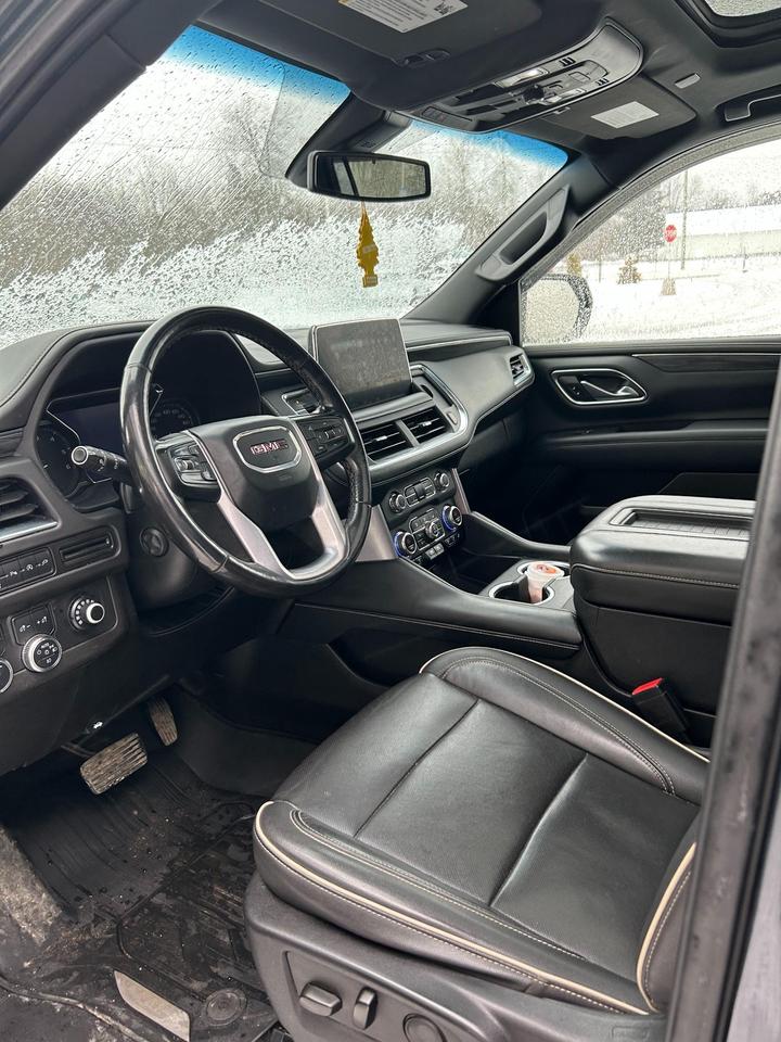 2021 GMC Yukon XL SLT 4X4 Photo