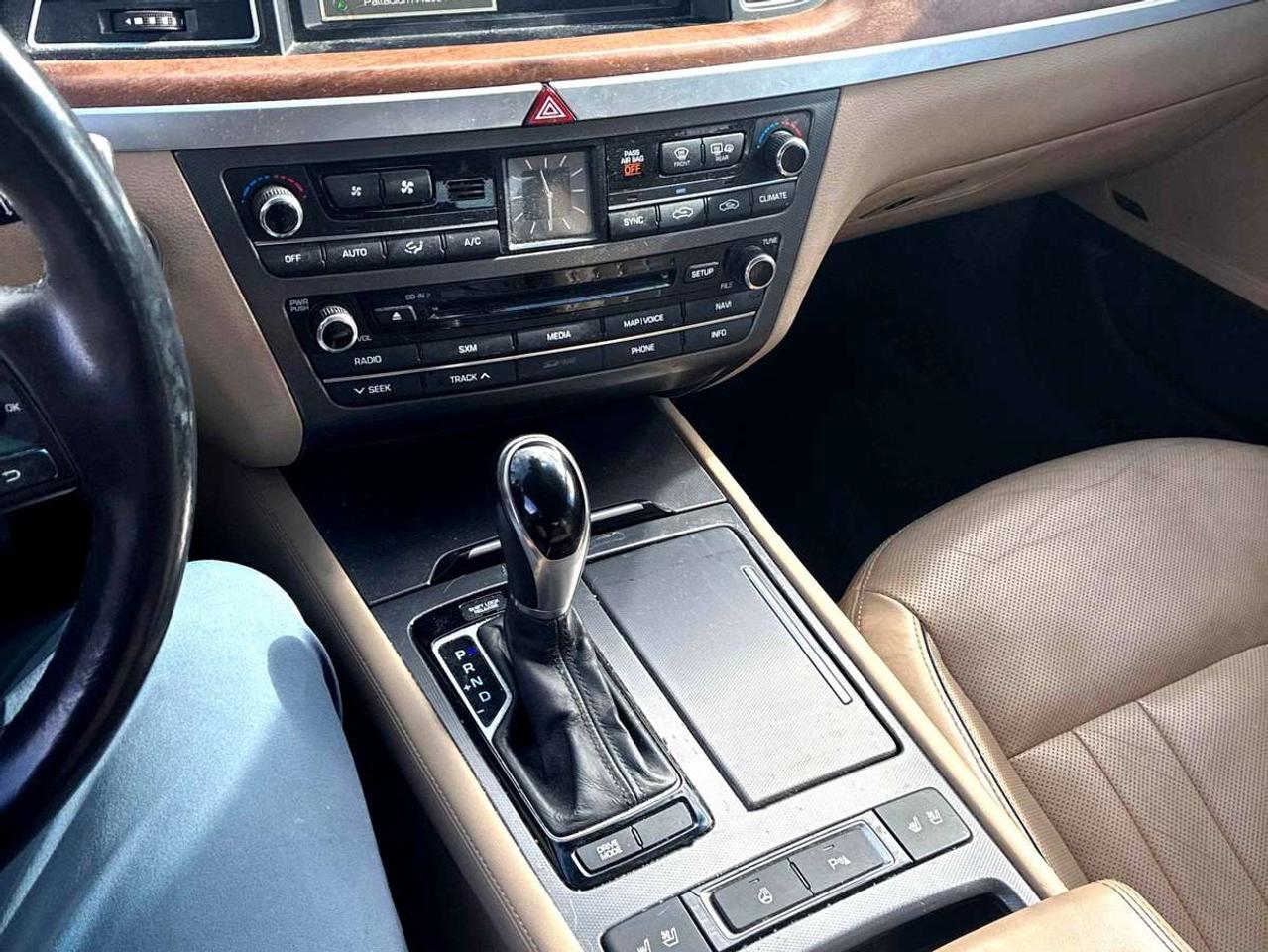 2016 Hyundai Genesis Luxury AWD Navigation Photo