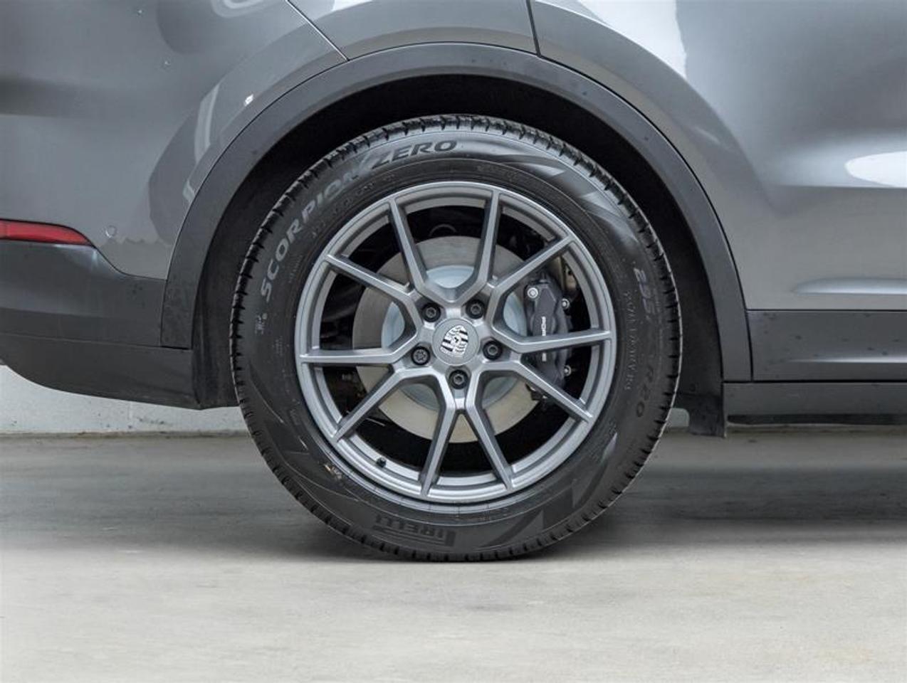2024 Porsche Cayenne  Photo