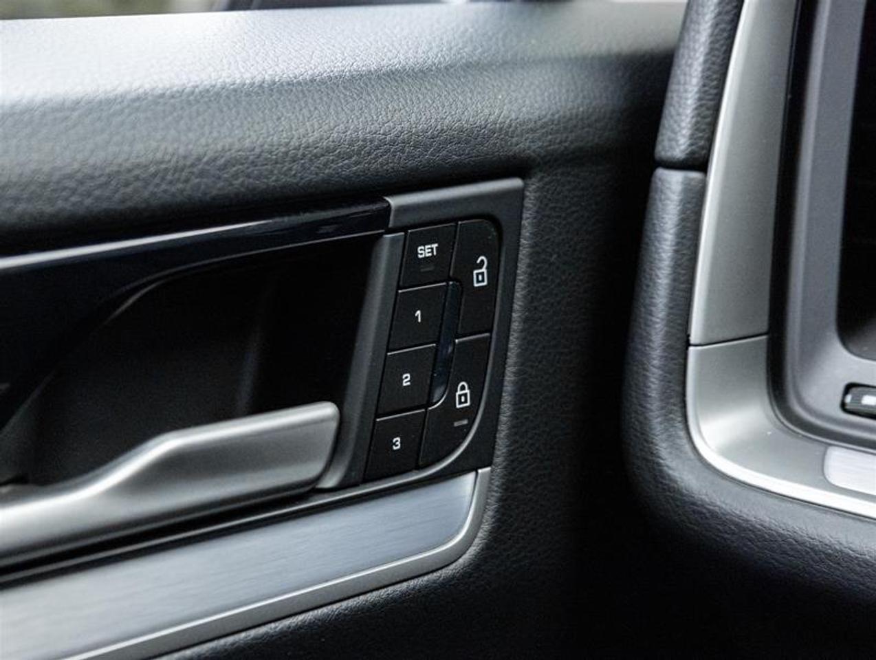 2024 Porsche Cayenne  Photo