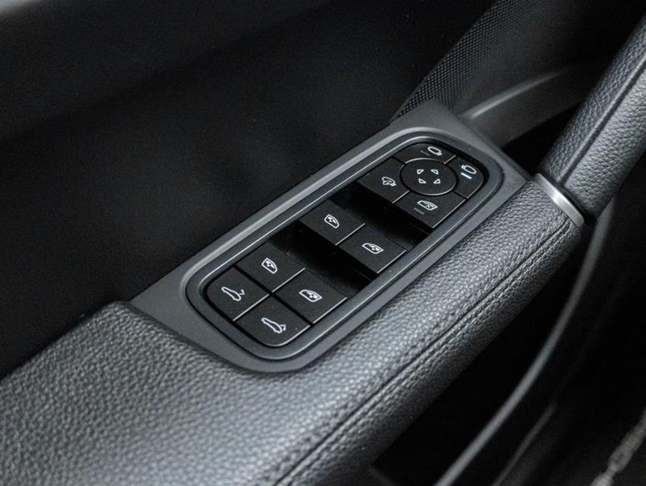 2024 Porsche Cayenne  Photo
