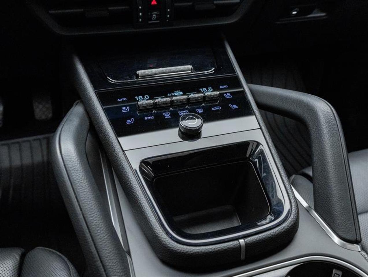 2024 Porsche Cayenne  Photo