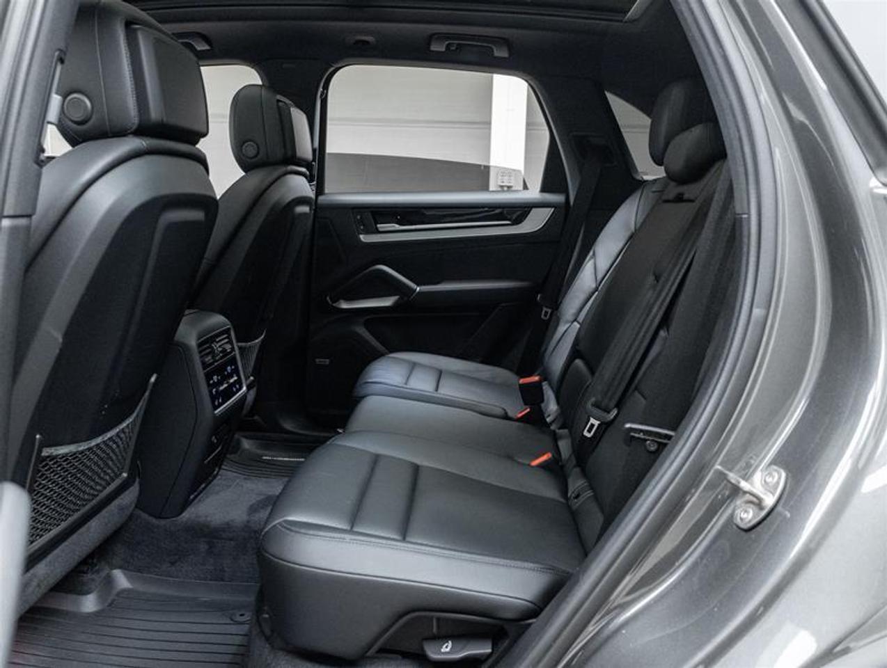 2024 Porsche Cayenne  Photo