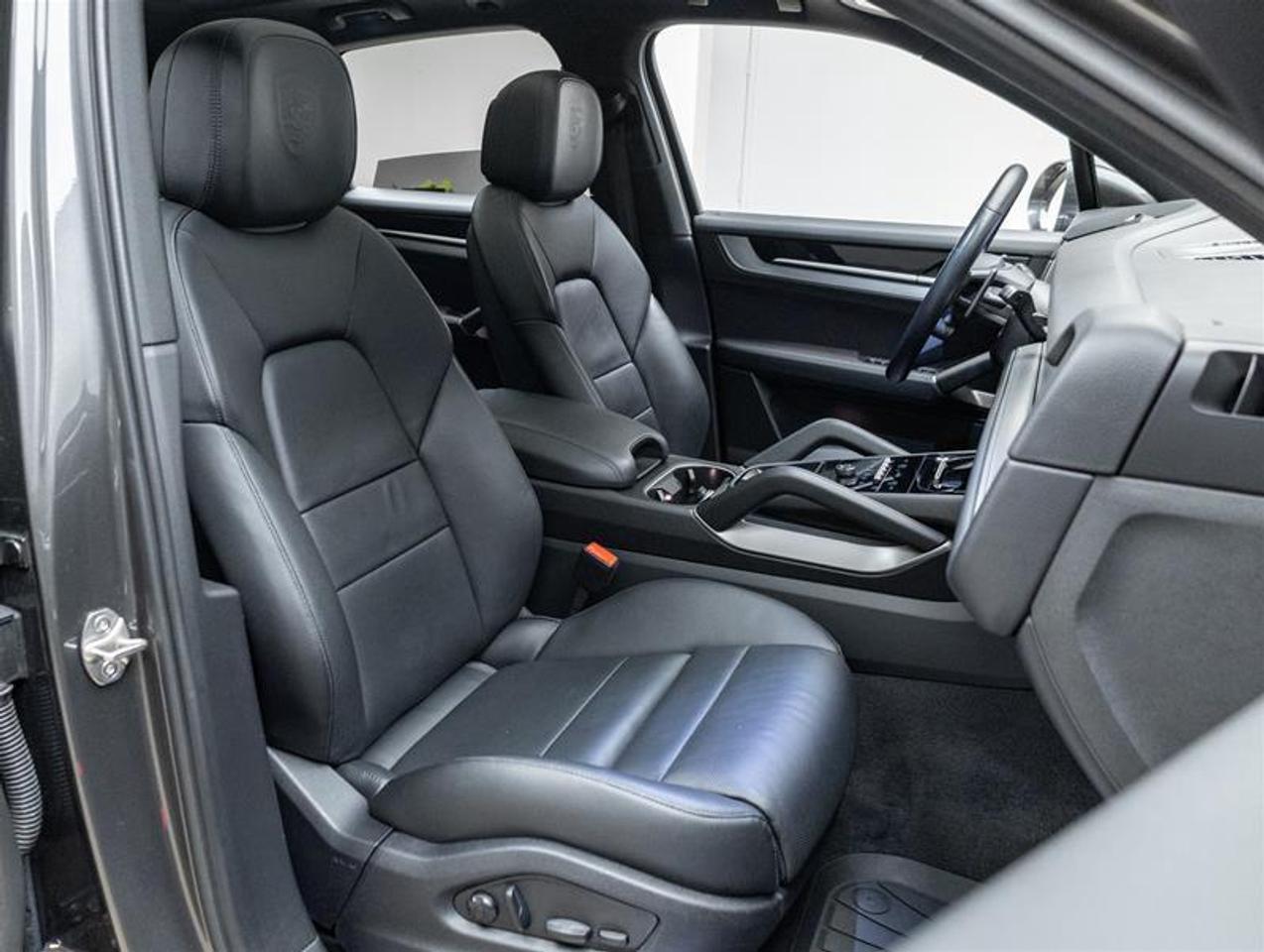 2024 Porsche Cayenne  Photo