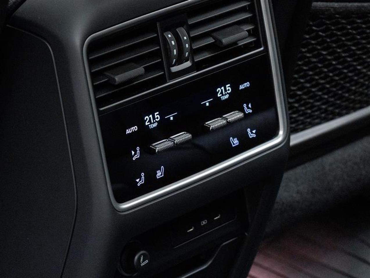2024 Porsche Cayenne  Photo