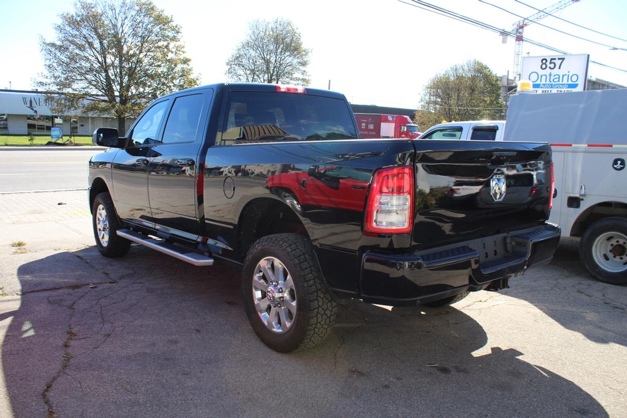 2019 RAM 2500 Big Horn Mega Cab 4WD Gas Photo4