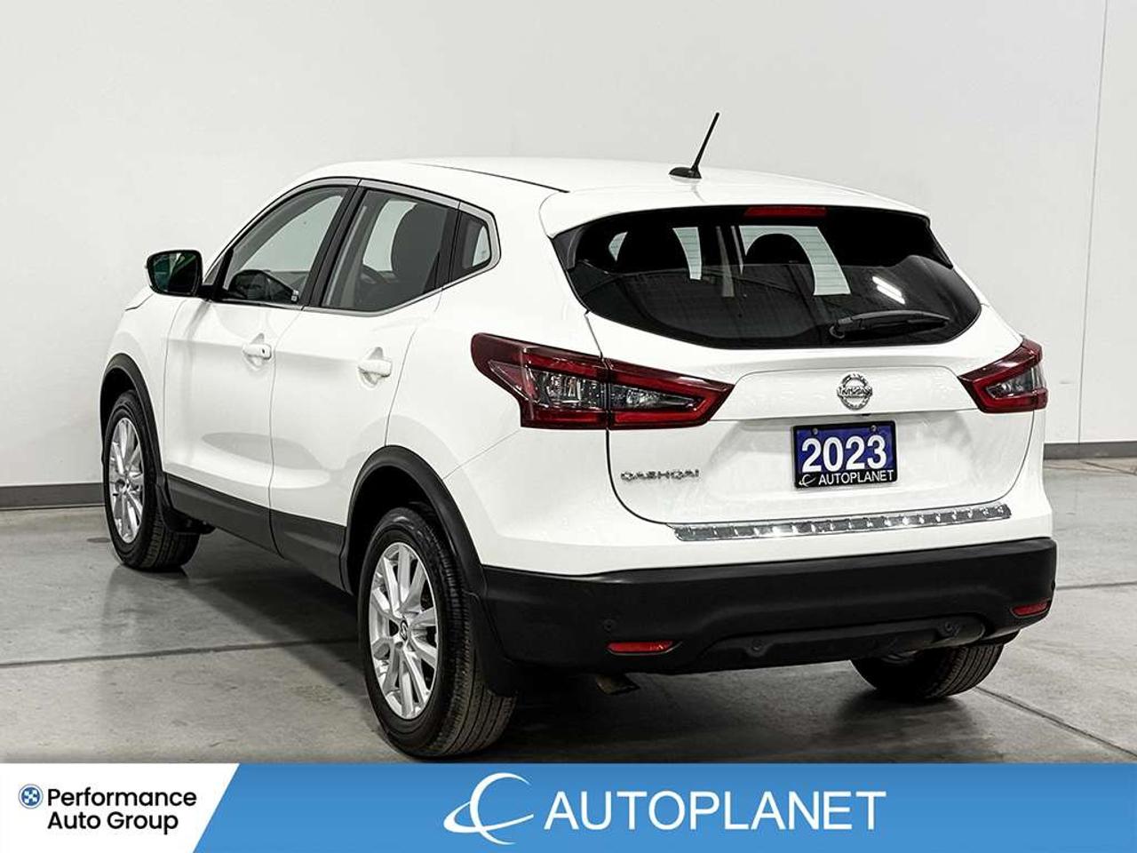 2023 Nissan Qashqai S, Back Up Cam, Heated Seats, Android Auto! Photo