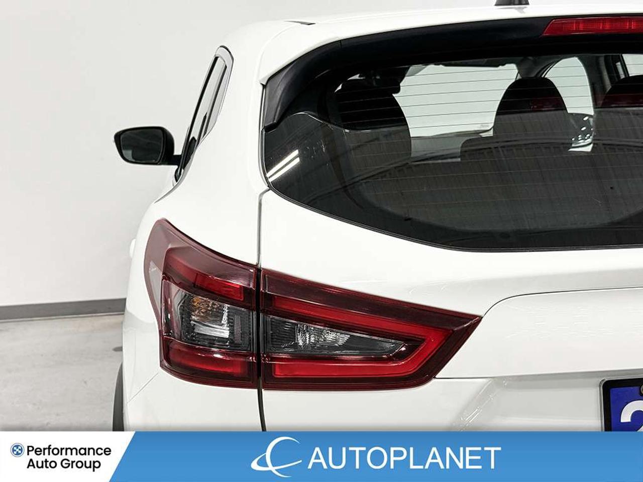 2023 Nissan Qashqai S, Back Up Cam, Heated Seats, Android Auto! Photo