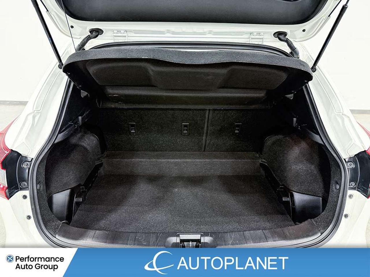 2023 Nissan Qashqai S, Back Up Cam, Heated Seats, Android Auto! Photo