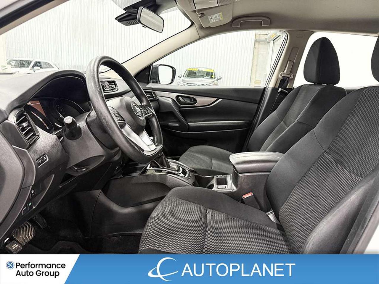 2023 Nissan Qashqai S, Back Up Cam, Heated Seats, Android Auto! Photo