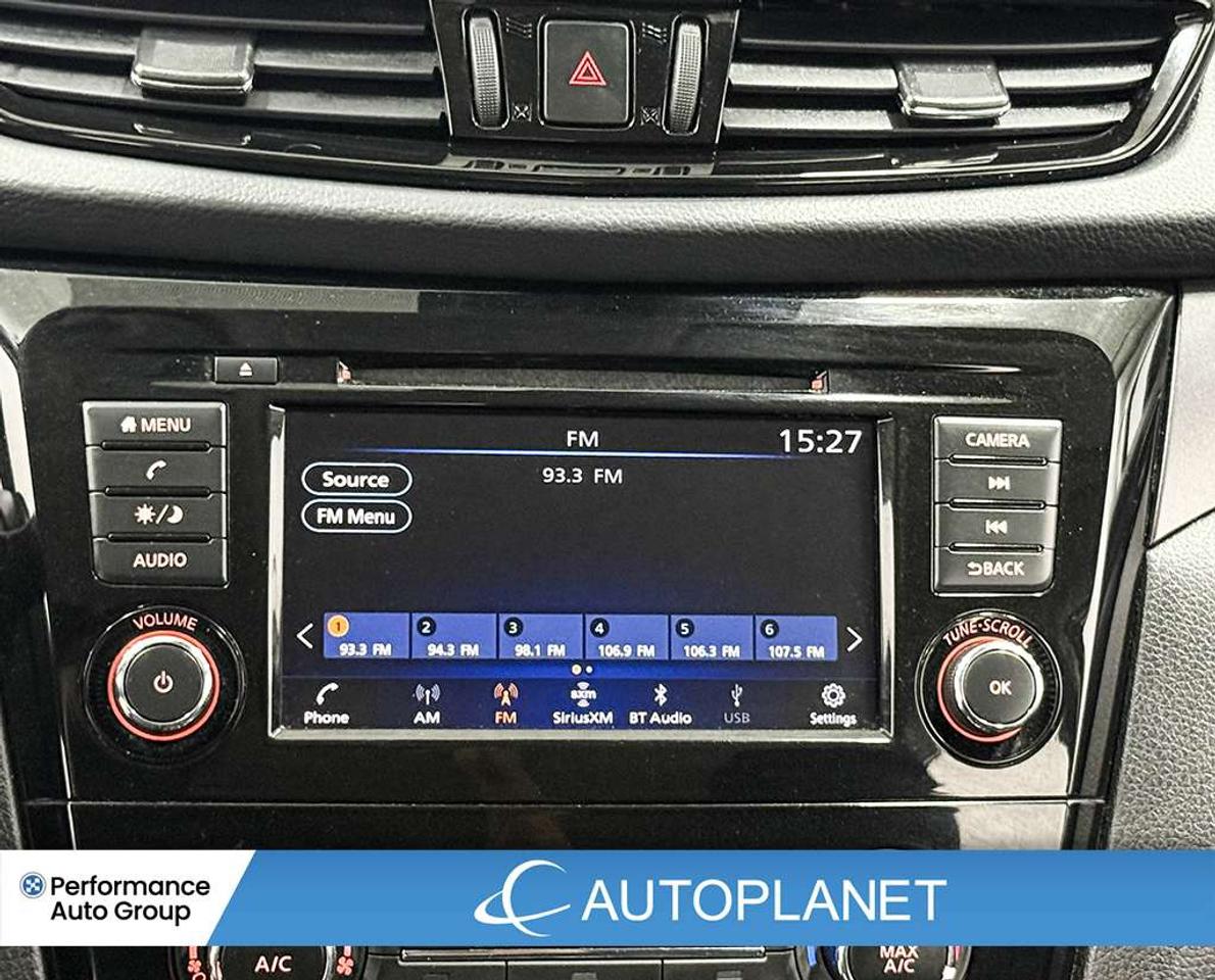 2023 Nissan Qashqai S, Back Up Cam, Heated Seats, Android Auto! Photo