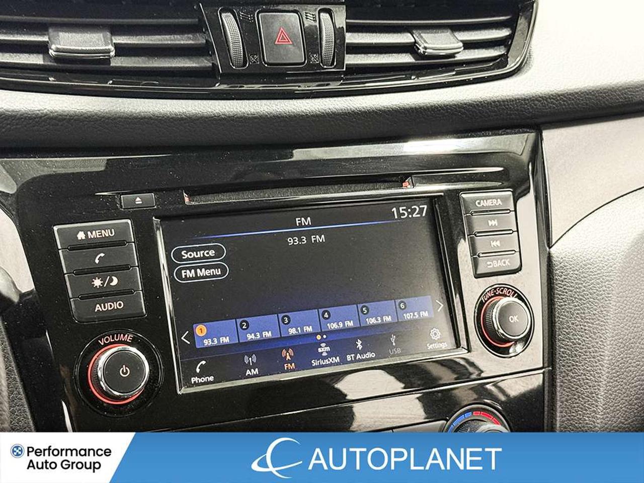 2023 Nissan Qashqai S, Back Up Cam, Heated Seats, Android Auto! Photo