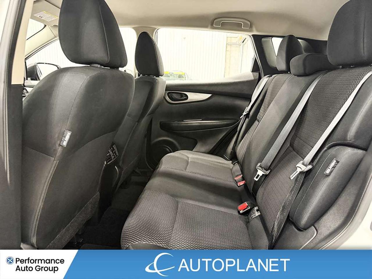 2023 Nissan Qashqai S, Back Up Cam, Heated Seats, Android Auto! Photo