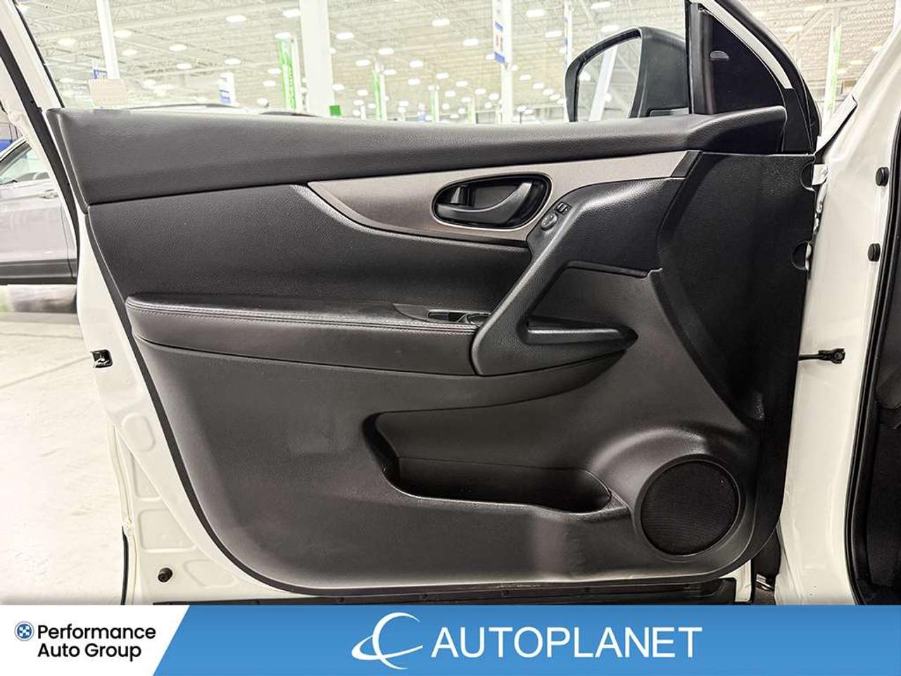 2023 Nissan Qashqai S, Back Up Cam, Heated Seats, Android Auto! Photo