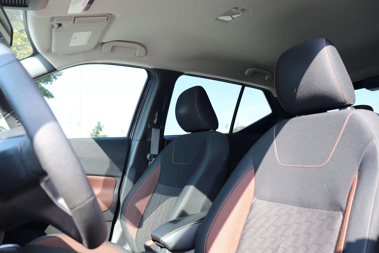 2023 Nissan Kicks ONE OWNER NO ACCIDENTS CARPLAY REMOTESTART Photo