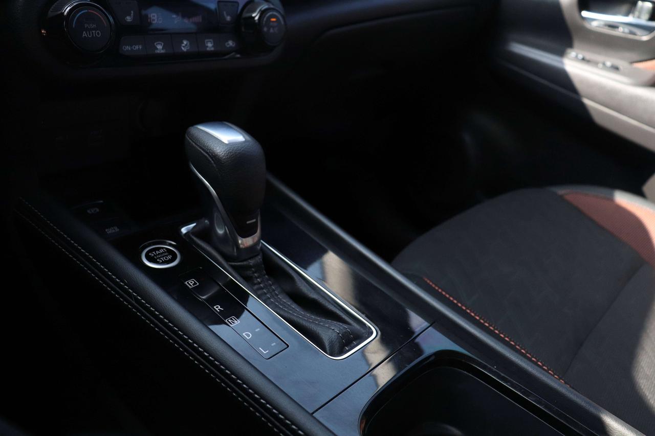 2023 Nissan Kicks ONE OWNER NO ACCIDENTS CARPLAY REMOTESTART Photo