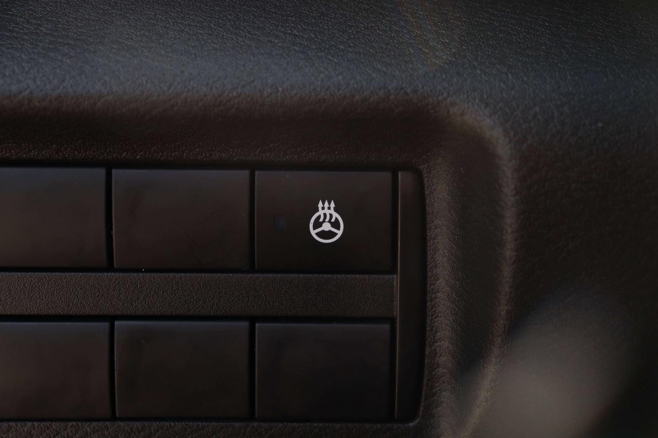 2023 Nissan Kicks ONE OWNER NO ACCIDENTS CARPLAY REMOTESTART Photo