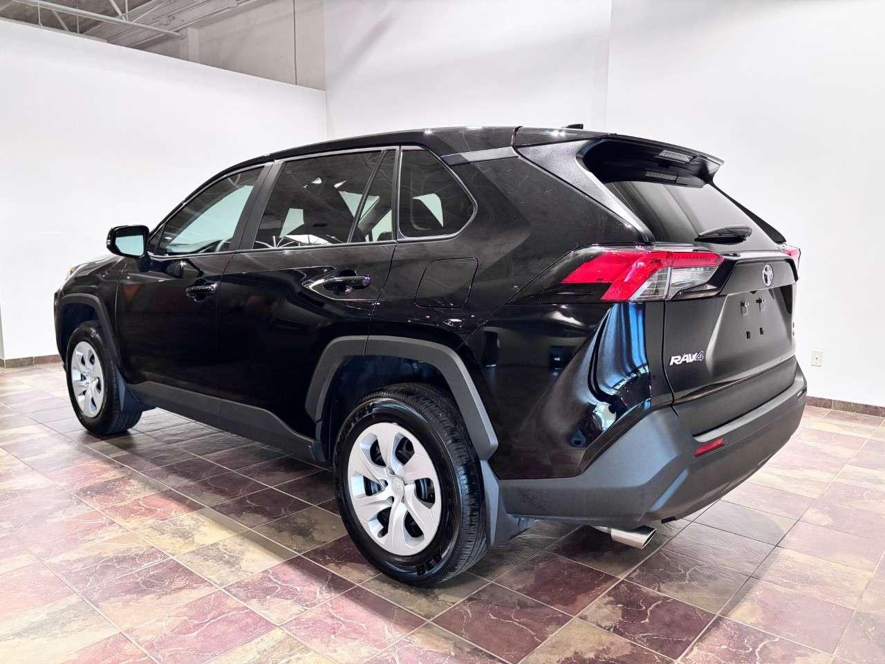 2025 Toyota RAV4 LE AWD Photo2