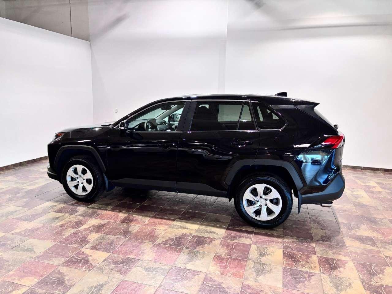 2025 Toyota RAV4 LE AWD Photo4