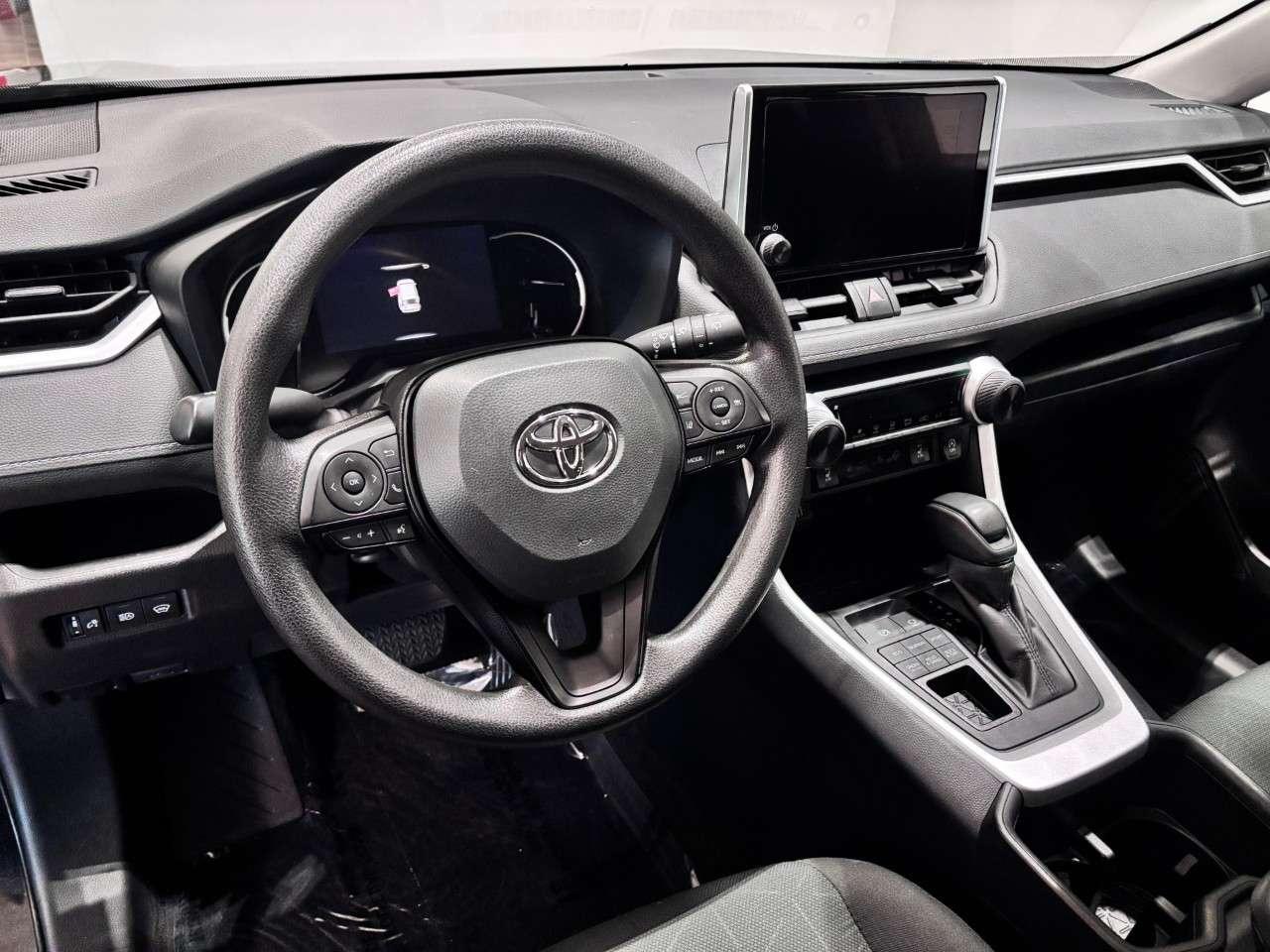 2025 Toyota RAV4 LE AWD Photo