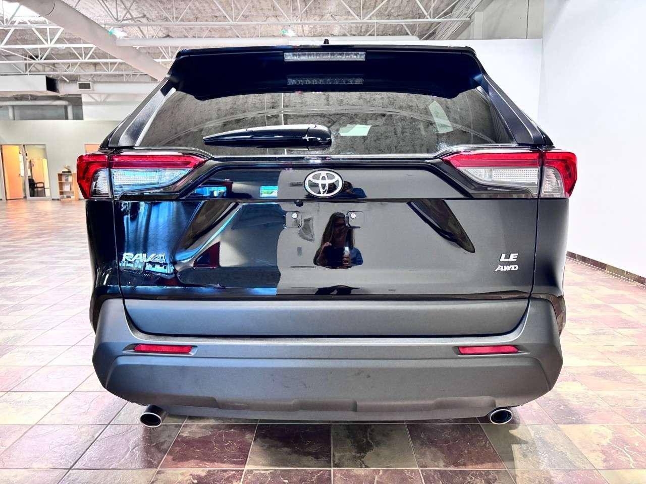 2025 Toyota RAV4 LE AWD Photo