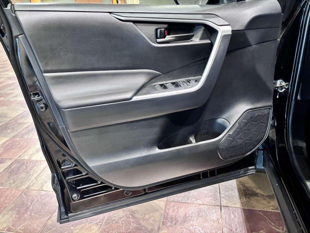 2025 Toyota RAV4 LE AWD Photo