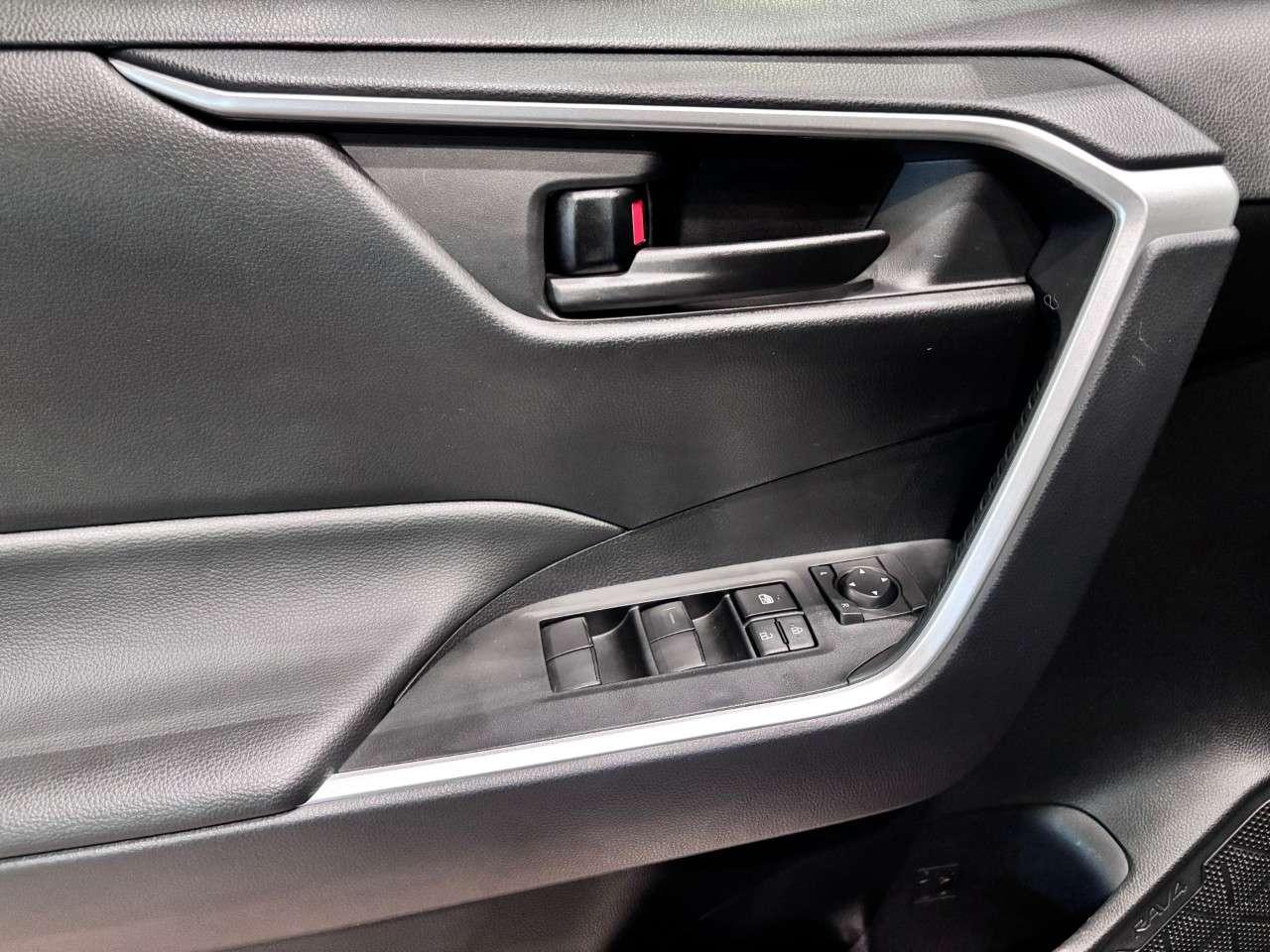 2025 Toyota RAV4 LE AWD Photo