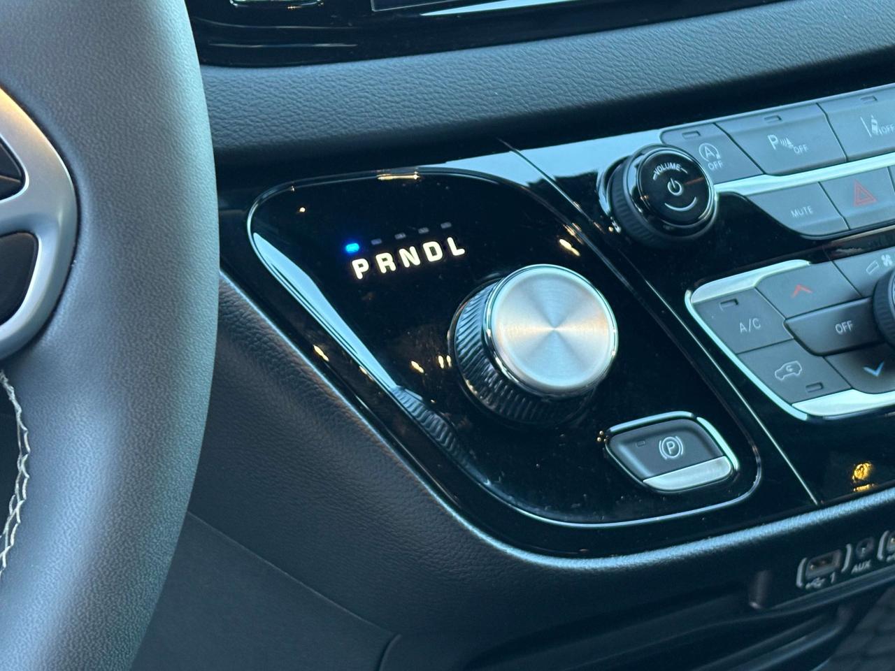 2025 Chrysler Grand Caravan SXT 2WD Photo