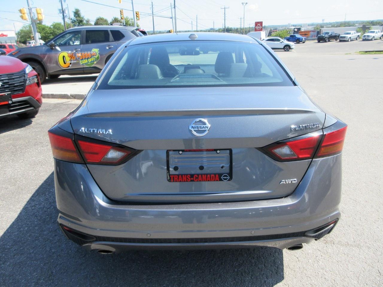 2021 Nissan Altima 2.5 Platinum Sedan Photo