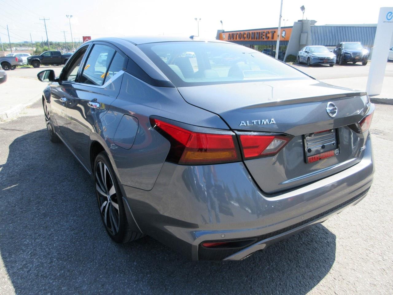 2021 Nissan Altima 2.5 Platinum Sedan Photo