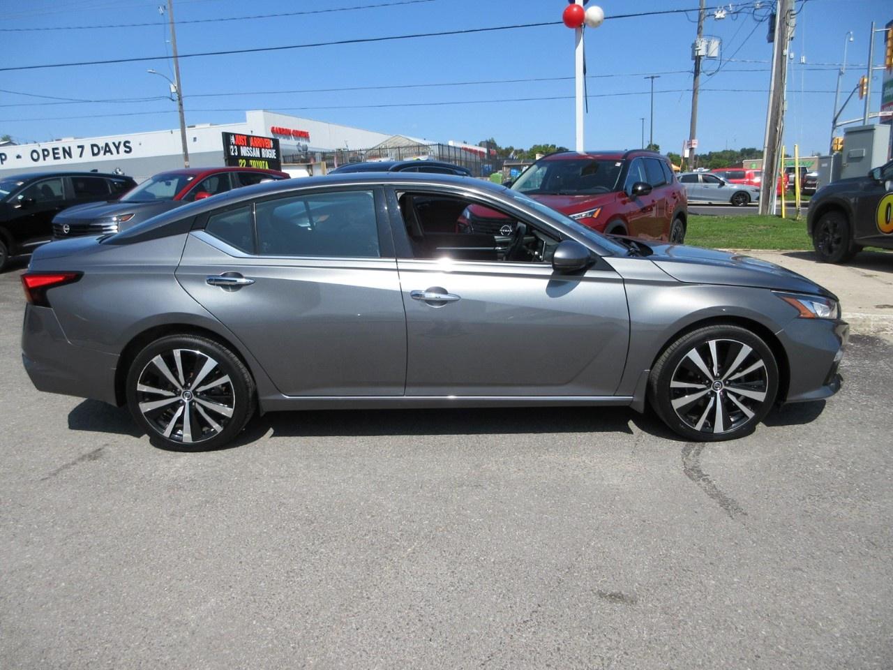 2021 Nissan Altima 2.5 Platinum Sedan Photo
